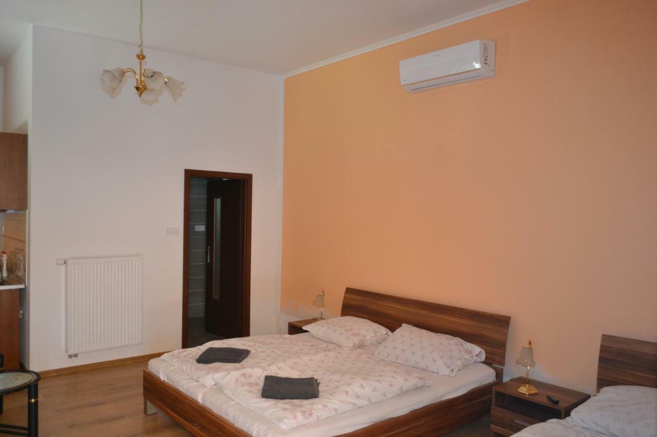 Apartmany Alex S Bazenom Kalonda Экстерьер фото